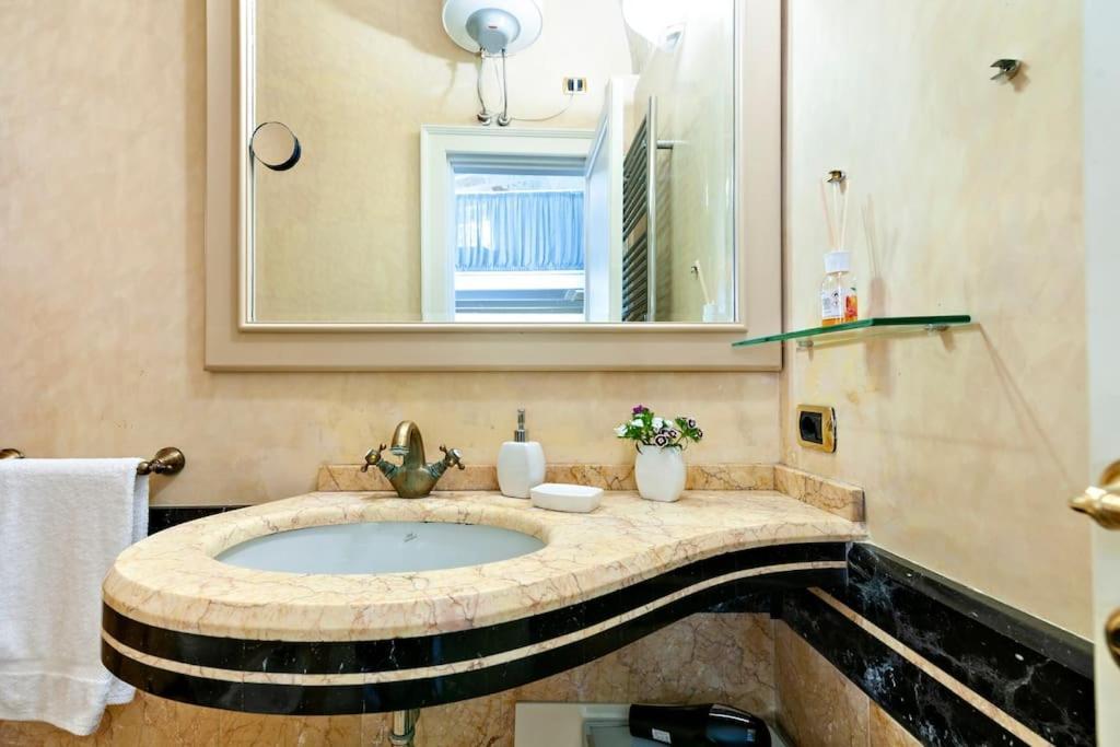לצ'ה Casa Vacanze De Mari מראה חיצוני תמונה